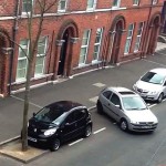 Woman struggles with parallel parking for 30 minutes